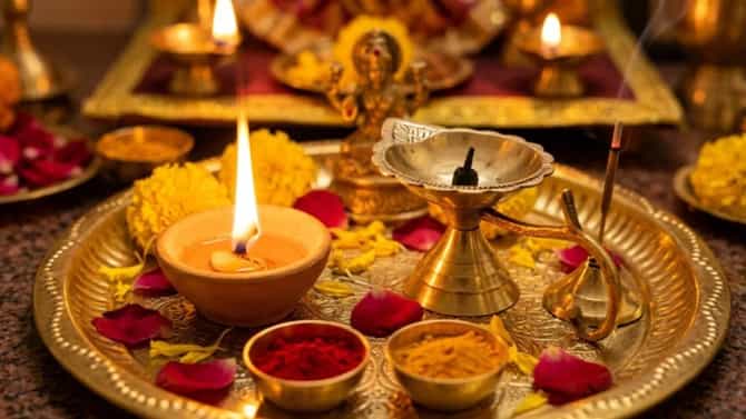 दिवा विझल्यानंतर उरलेल्या वातीचं काय करता? चुकूनही अशा ठिकाणी ठेवू नका अन्यथा...