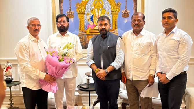 मोठी बातमी ! काँग्रेस सोडलेला बडा नेता एकनाथ शिंदेंच्या भेटीला, राजकारणात पुन्हा खळबळ
