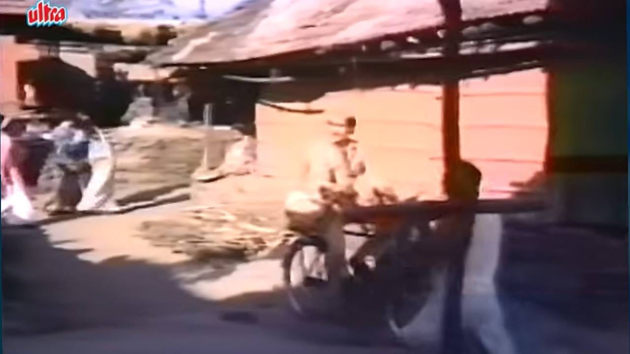 आणखी एक मजेदार गोष्ट म्हणजे, १९६० मध्ये या फिल्ममध्ये मनोज कुमार आणि सायरा बानू काम करणार होते, पण तेव्हा फिल्म पूर्ण होऊ शकली नाही. नंतर ही फिल्म बनली. या फिल्ममधून लक्ष्मीकांत-प्यारेलाल आणि गुलजार यांची जोडी पहिल्यांदा एकत्र काम करत होती. यानंतर त्यांनी ‘गहराई’ आणि ‘गुलामी’ सारख्या फिल्म्समध्ये एकत्र काम केले. या गाण्यात फिल्ममध्ये ३ अंतरे होती, मात्र ऑडिओ व्हर्जनमध्ये फक्त २ अंतरे आहेत.