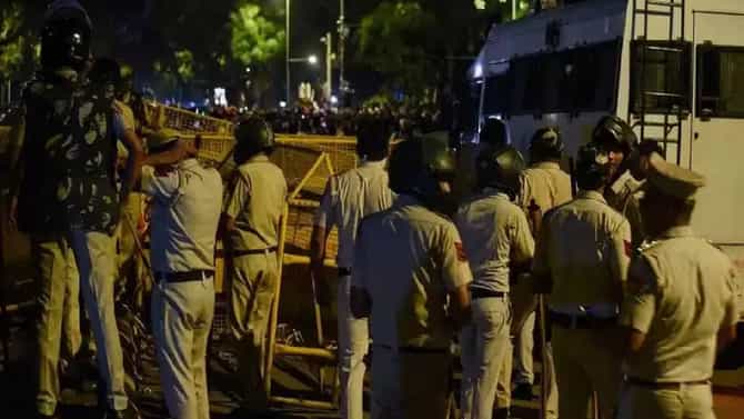 आंदोलन भडकवण्यासाठी युट्यूब चॅनलला मुंबईतून फंडिंग, वरळीत सर्च ऑपरेशन; थेट दिल्लीची टीम...
