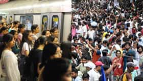 कॉकरोच इफेक्ट... आंदोलनामुळे दिल्ली मेट्रो विस्कळीत, 5 स्थानके बंद.