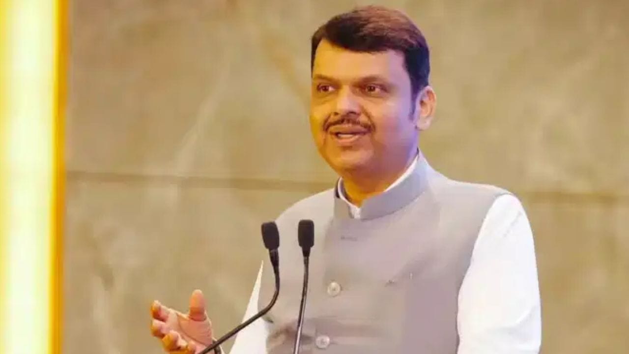 धर्मेंद्र प्रधान यांनी राजीनामा देताच फडणवीस थेट दिल्लीमध्ये, नेमकं काय घडतंय? मुख्यमंत्र्यांचं राजधानीमधून पहिलं ट्विट धर्मेंद्र प्रधान यांनी राजीनामा देताच फडणवीस थेट दिल्लीमध्ये, नेमकं काय घडतंय? मुख्यमंत्र्यांचं राजधानीमधून पहिलं ट्विट