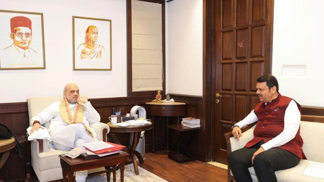 अमित शाह आणि देवेंद्र फडणवीस यांच्यात बंद दाराआड चर्चा, तब्बल इतके तास.. अमित शाह आणि देवेंद्र फडणवीस यांच्यात बंद दाराआड चर्चा, तब्बल इतके तास..