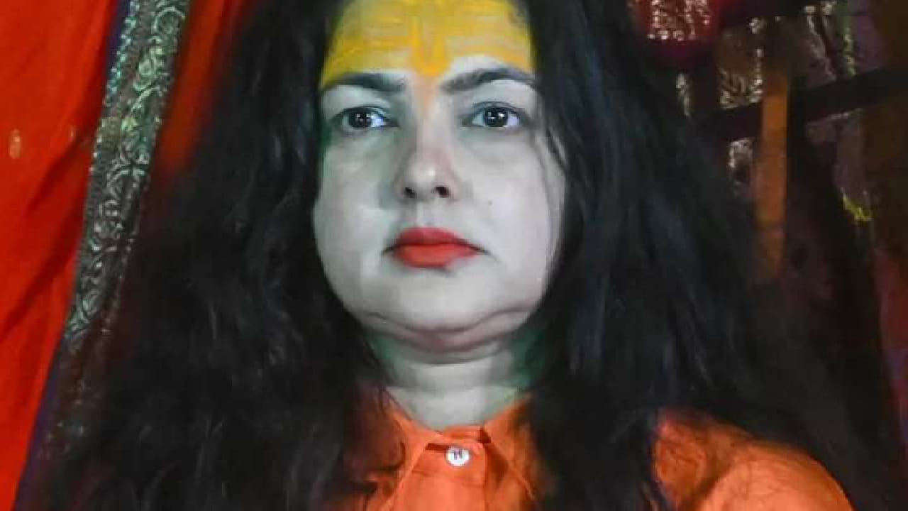 केंद्रीय शिक्षण मंत्री धर्मेंद्र प्रधान यांना पाठिंबा देत ममता कुलकर्णी यांनी या प्रकरणात केवळ राजकीय आरोप-प्रत्यारोप करण्यापेक्षा शिक्षण व्यवस्थेतील त्रुटी दूर करण्यासाठी ठोस उपाययोजना करण्याची गरज असल्याचे मत व्यक्त केले.