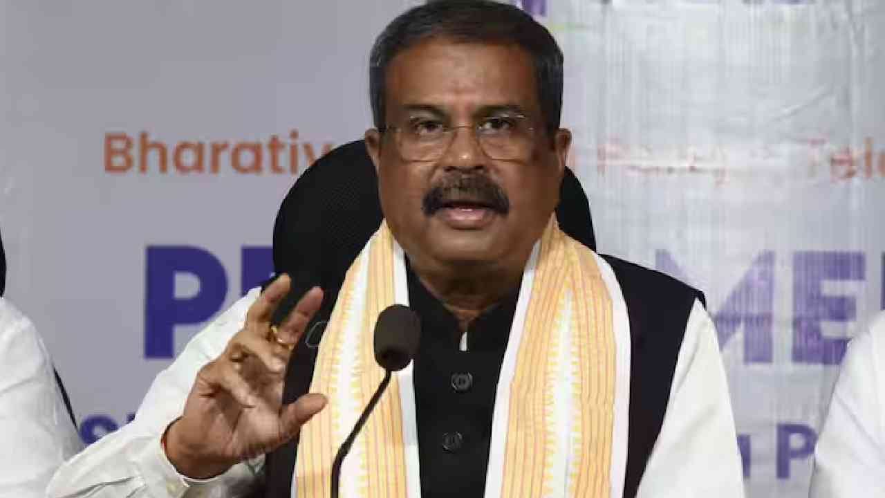 केंद्रीय शिक्षण मंत्री धर्मेंद्र प्रधान यांनी लोकसभा निवडणूक 2024 च्या वेळी निवडणूक प्रतिज्ञापत्र सादर केलं होतं. त्यातून यांच्याकडे किती संपत्ती आहे? त्याची माहिती समोर आलेली. निवडणूक आयोग आणि असोसिएशन फॉर डेमोक्रेटिक रिफॉर्म्स (ADR) समोर सादर केलेल्या माहितीनुसार त्यांची संपत्ती वेगवेगळ्या श्रेणीमध्ये विभागलेली आहे.
