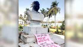 श्यामा प्रसाद मुखर्जींच्या स्मारकाची तोडफोड, वातावरण तापले.