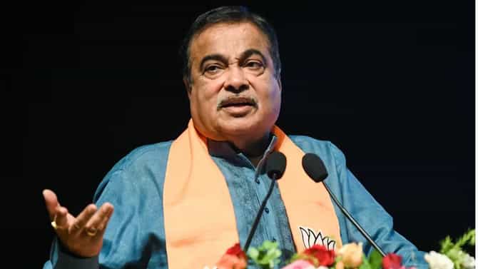 नितीन गडकरी यांच्या अडचणीत वाढ, नीट पेपरफुटीनंतर E20 पेट्रोलचा मुद्दा चिघळणार?, थेट संसदेवर मोर्चा, तब्बल..