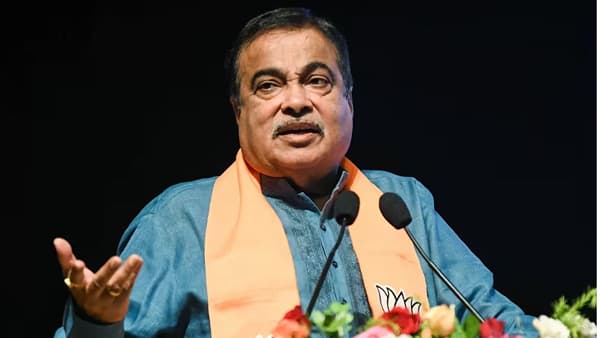 नितीन गडकरी यांच्या अडचणीत वाढ, नीट पेपरफुटीनंतर E20 पेट्रोलचा मुद्दा चिघळणार?, थेट संसदेवर मोर्चा, तब्बल..