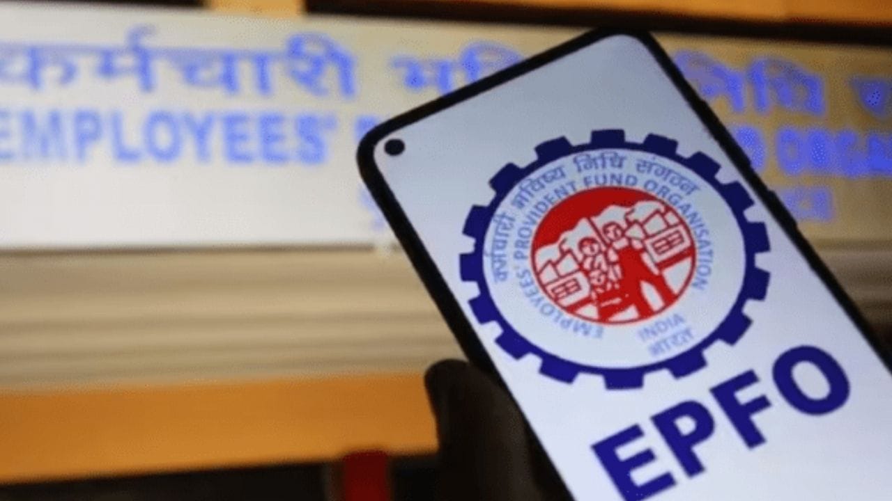 EPFO ​​ने जाहीर केले आहे की, नवीन प्रणालीअंतर्गत 15 जुलैपर्यंत 34 कोटी खात्यांमध्ये तब्बल 8.25 टक्के व्याज जमा केले जाईल, ही एक अत्यंत मोठी घोषणा म्हणावी लागेल.
