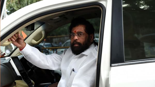 एकनाथ शिंदे तातडीने दिल्लीला रवाना, भाजपाच्या वरिष्ठ नेत्यांना भेटणार, घडामोडींना वेग, कॅबिनेटच्या..