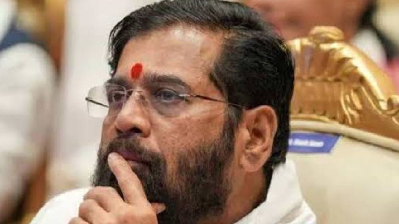 कुणाला बसणार धक्का? या नेत्याचं नावही केंद्रीय मंत्रिपदाच्या शर्यतीत, शिंदे मोठा निर्णय घेण्याच्या तयारीत, राजकारणात मोठा ट्विस्ट कुणाला बसणार धक्का? या नेत्याचं नावही केंद्रीय मंत्रिपदाच्या शर्यतीत, शिंदे मोठा निर्णय घेण्याच्या तयारीत, राजकारणात मोठा ट्विस्ट