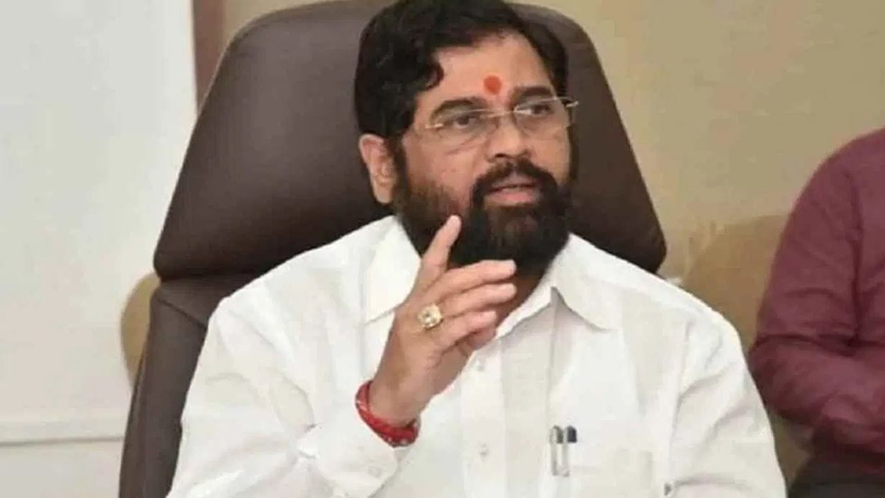 मोठी बातमी! राज्यात पुन्हा महाभूकंप होणार? शरद पवारांच्या भेटीनंतर एकनाथ शिंदे बड्या नेत्याला भेटले, गाडीतच 30 मिनिटं चर्चा मोठी बातमी! राज्यात पुन्हा महाभूकंप होणार? शरद पवारांच्या भेटीनंतर एकनाथ शिंदे बड्या नेत्याला भेटले, गाडीतच 30 मिनिटं चर्चा