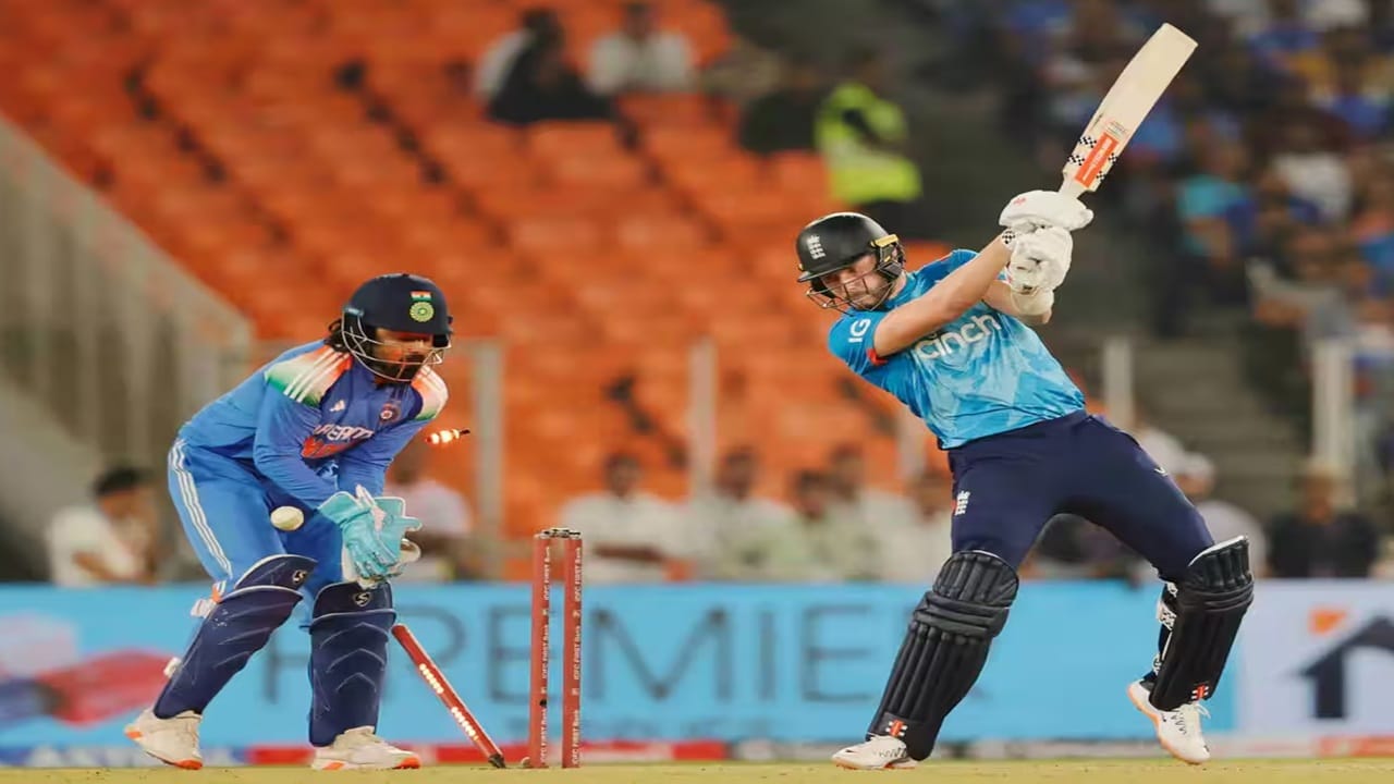 ENG vs IND : 3 सामने-16 खेळाडू, वनडे सीरिजसाठी इंग्लंड टीम जाहीर, पहिला सामना केव्हा? ENG vs IND : 3 सामने-16 खेळाडू, वनडे सीरिजसाठी इंग्लंड टीम जाहीर, पहिला सामना केव्हा?
