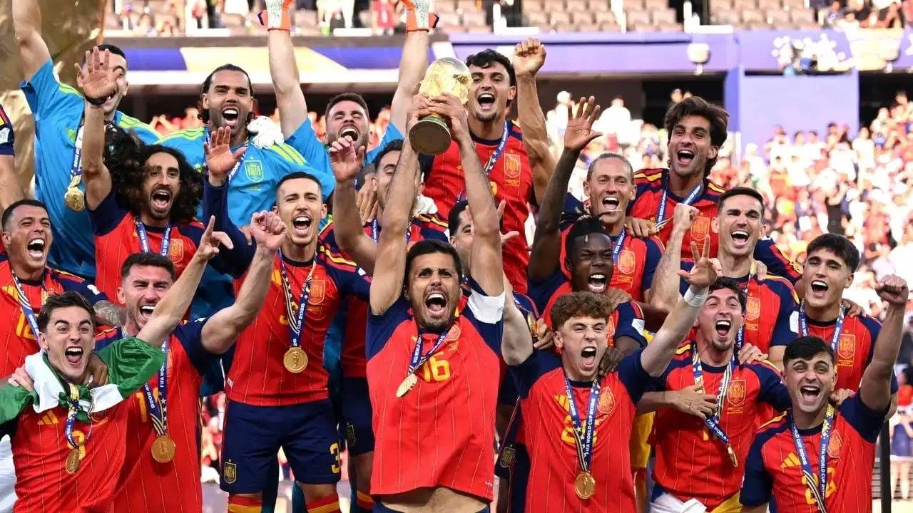 FIFA World Cup 2026 Prize Money : फायनल हरणाऱ्या अर्जेंटिनाला 318 कोटींचं बक्षीस, चँपियन स्पेनला मिळालेली प्राईज मनी ऐकून डोळेच विस्फारतील FIFA World Cup 2026 Prize Money : फायनल हरणाऱ्या अर्जेंटिनाला 318 कोटींचं बक्षीस, चँपियन स्पेनला मिळालेली प्राईज मनी ऐकून डोळेच विस्फारतील