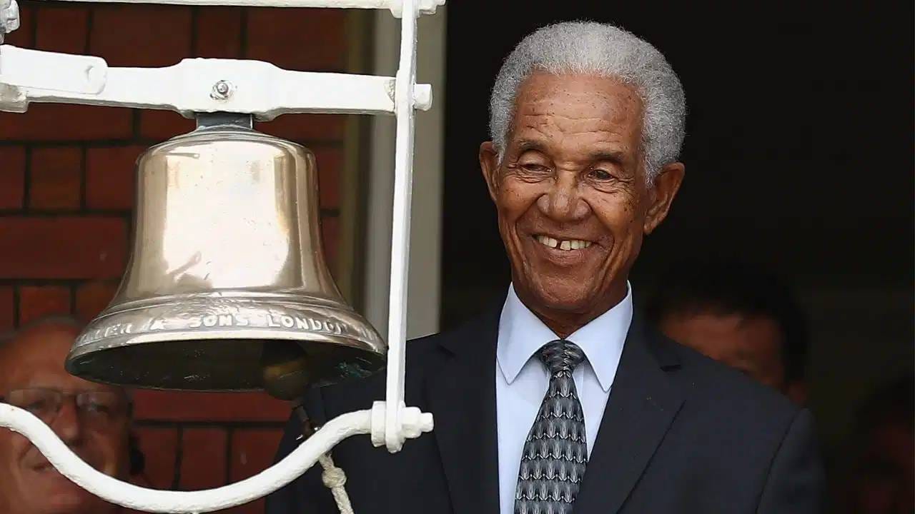 Garry Sobers: महान अष्टपैलू क्रिकेटपटू सर गॅरी सोबर्स यांनी वयाच्या 89 व्या वर्षी घेतला अखेरचा श्वास Garry Sobers: महान अष्टपैलू क्रिकेटपटू सर गॅरी सोबर्स यांनी वयाच्या 89 व्या वर्षी घेतला अखेरचा श्वास