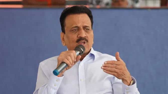 तीन-चार दिवसात तीन तासही झोपलो नाही; अतिवृष्टीचा गिरीश महाजन यांनाही फटका