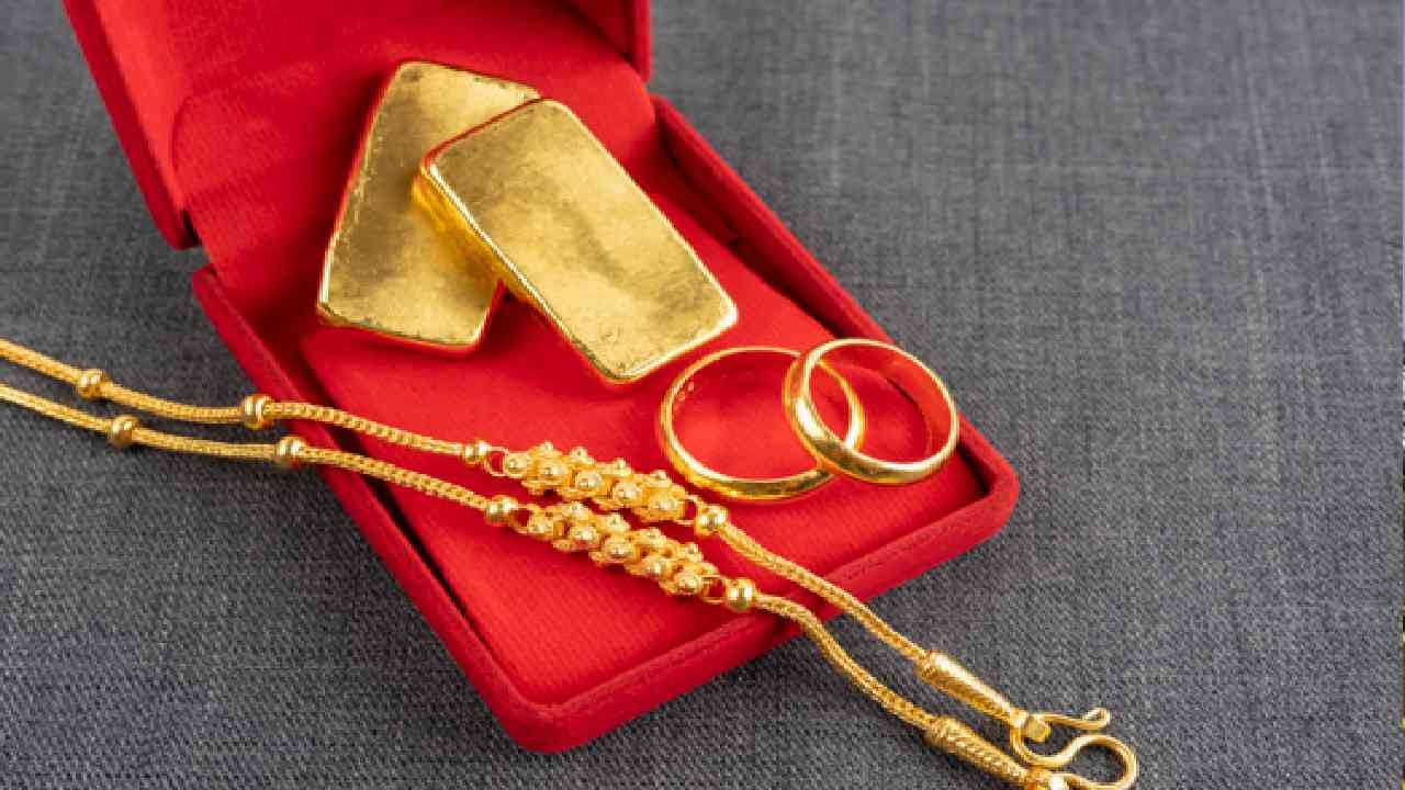 खाणीमध्ये सोनं तुकड्यांच्या स्वरुपात असतं. समुद्रात मिळालेलं हे सोनं एकदम वेगळं आहे. सीफ्लोर पाइराइट क्रिस्टल लॅटिसच्या आत एक सॉलिड सॉल्यूशनच्या रुपात हे सोनं आहे. सोनं दगडाच्या आतं कसं यामुळे वैज्ञानिक हैराण आहेत.  getty images