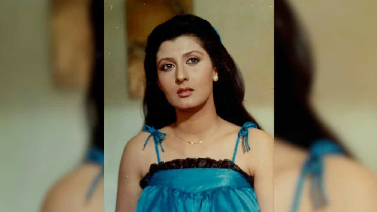 बॉलिवूड अभिनेत्री संगीता बिजलानी यांच्या वैयक्तिक आयुष्याची चर्चा अनेक वर्षांपासून होत आली आहे. त्यांच्या वाढदिवसानिमित्त पुन्हा एकदा त्यांच्या प्रेमसंबंध, विवाह आणि घटस्फोटाच्या प्रवासाची चर्चा रंगली आहे.