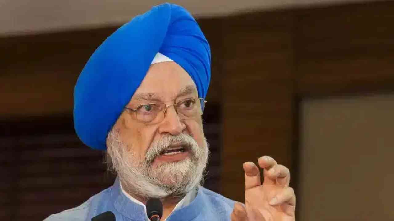 Ethanol In Petrol : पेट्रोलमध्ये इथेनॉल मिसळल्यामुळे कारचा मायलेज कमी होतो का, देशाच्या पेट्रोलियम मंत्र्यांनी दिलं असं उत्तर Ethanol In Petrol : पेट्रोलमध्ये इथेनॉल मिसळल्यामुळे कारचा मायलेज कमी होतो का, देशाच्या पेट्रोलियम मंत्र्यांनी दिलं असं उत्तर