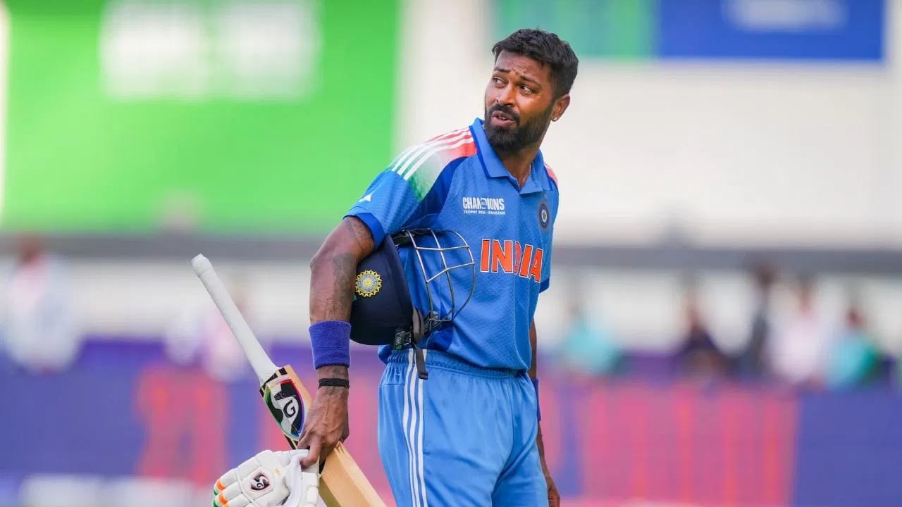 टीम इंडियाकडून इंग्लंड विरुद्ध टी 20i क्रिकेटमध्ये सर्वाधिक षटकार लगावण्याचा विक्रम हा अनुभवी ऑलराउंडर हार्दिक पंड्या याच्या नावावर आहे. हार्दिकने इंग्लंड विरुद्ध 27 षटकार लगावले आहेत. (Photo Credit : PTI)