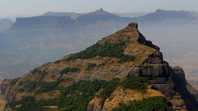Harishchandragad Mishap : हरिश्चंद्र गड उतरताना घडली मोठी दुर्घटना, ट्रेकिंगला गेलेले मालाडचे चार जण हॉस्पिटलमध्ये