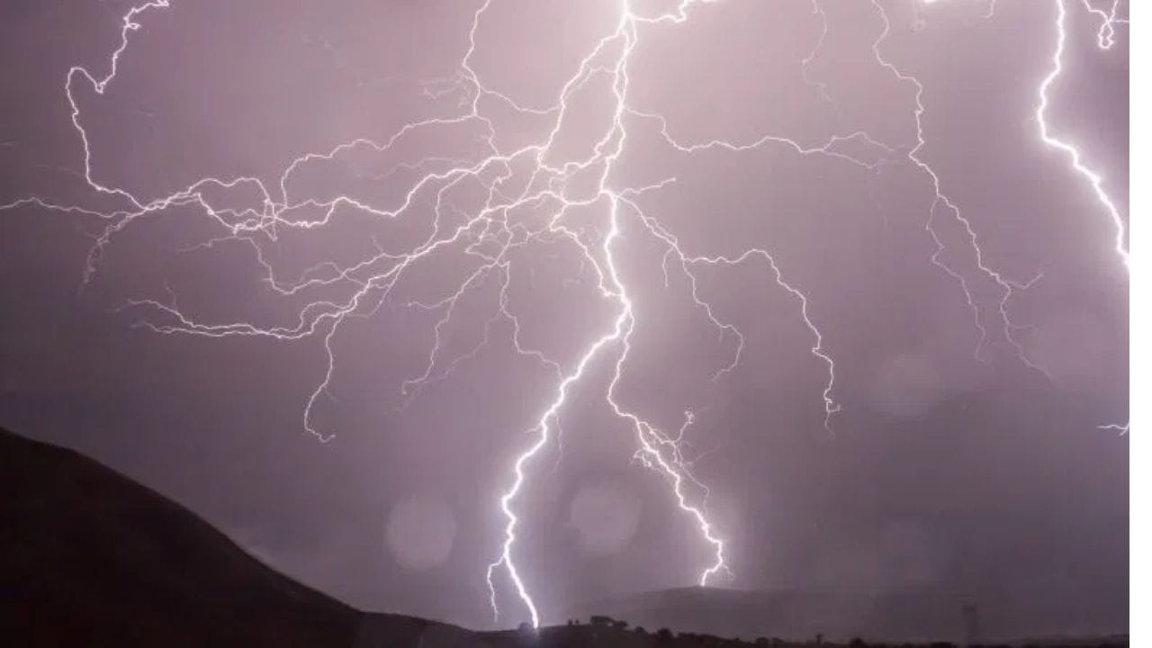 IMD Rain Update : राज्यावर मोठं संकट, पुढील 72 तास अतिमुसळधार पाऊस, हवामान विभागाचा धडकी भरवणारा इशारा IMD Rain Update : राज्यावर मोठं संकट, पुढील 72 तास अतिमुसळधार पाऊस, हवामान विभागाचा धडकी भरवणारा इशारा