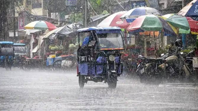 नद्या-नाल्यांना पूर येणार, 10 राज्यांना अतिवृष्टीचा इशारा; IMD कडून रेड अलर्ट