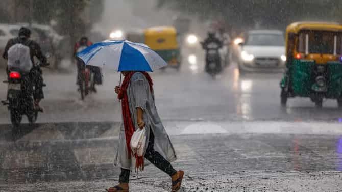 IMD weather update : राज्यात अतिमुसळधार पावसाचा इशारा, या जिल्ह्यांना हाय अलर्ट, पुढील 48 तास धोक्याचे