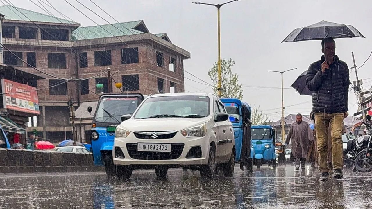 IMD weather updat : राज्यात अतिवृष्टीचा इशारा, पुढील 48 तास घराबाहेर पडूच नका, या जिल्ह्यांसाठी धोक्याची घंटा IMD weather updat : राज्यात अतिवृष्टीचा इशारा, पुढील 48 तास घराबाहेर पडूच नका, या जिल्ह्यांसाठी धोक्याची घंटा