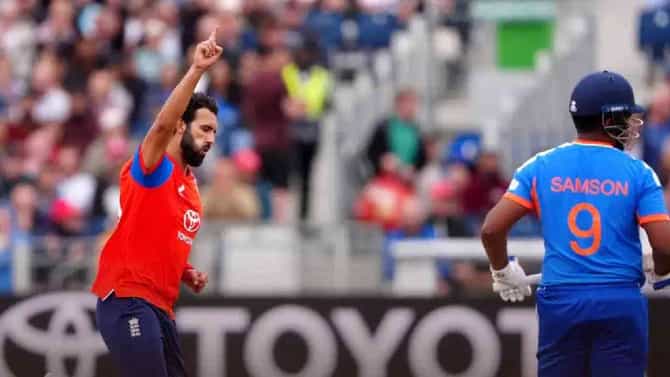 IND vs ENG : इंग्लंडचा एक गोलंदाज भारताच्या दोन स्टार फलंदाजांना झेपतच नाही, तो बॉलिंगला आला की लगेच आत्मसमर्पण करतात
