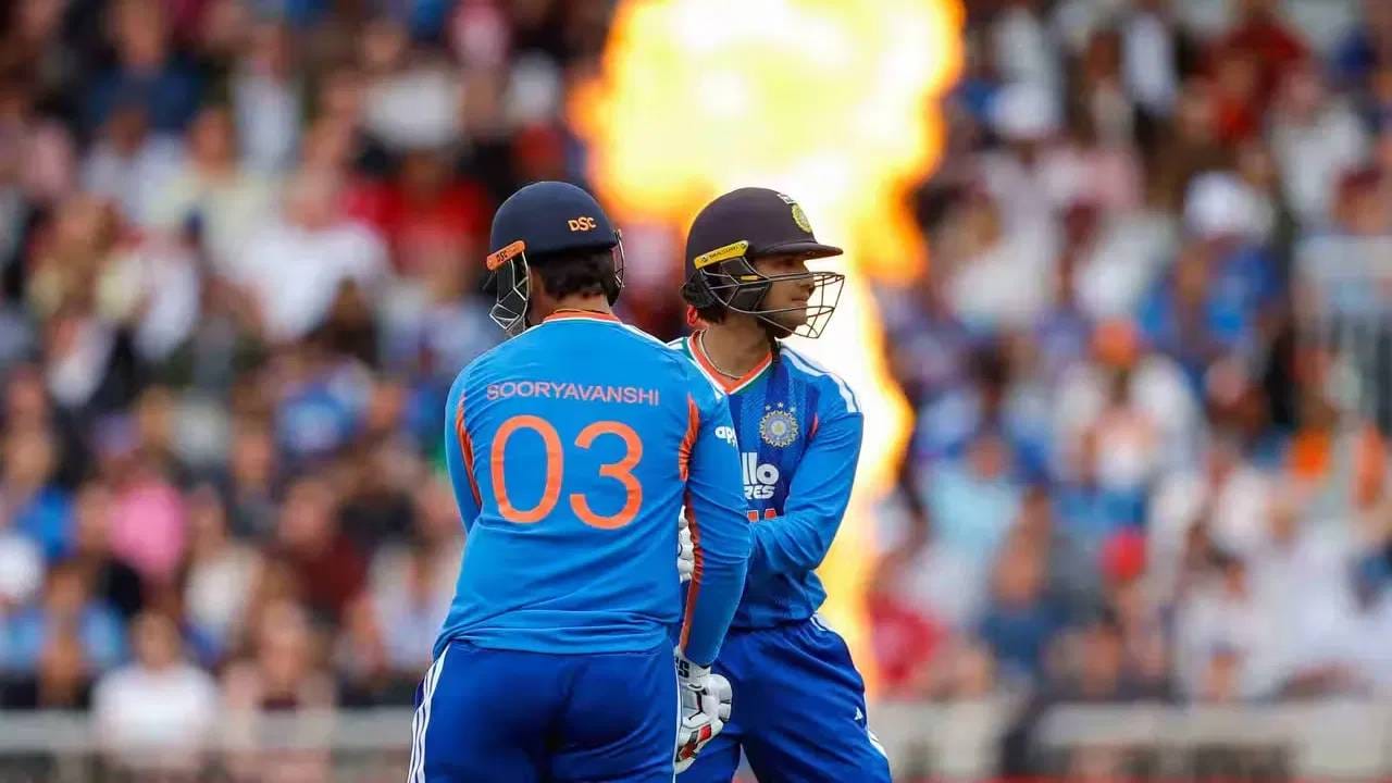 टीम इंडियाने सहा डावखुऱ्या फलंदाजांसह आंतरराष्ट्रीय क्रिकेटमध्ये विश्वविक्रम रचला आहे. यासह टी20 क्रिकेट इतिहासात पहिल्या 7 फलंदाजांपैकी सहा डावखुरे फलंदाज संघात स्थान देणारा भारत हा पहिला संघ ठरला आहे. (Photo: BCCI)
