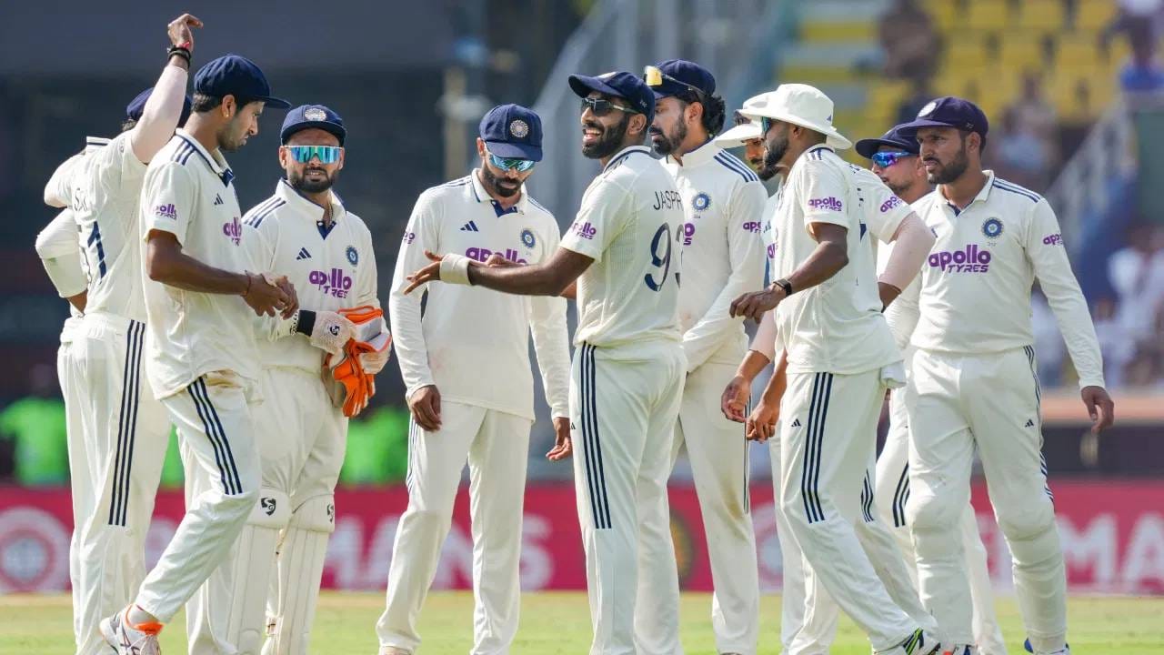 भारत आणि श्रीलंका यांच्यातील दोन सामन्यांची कसोटी मालिका 15 ऑगस्टपासून सुरू होणार आहे. या मालिकेसाठी बीसीसीआयने 15 सदस्यीय संघाची घोषणाही केली आहे. या संघात वेगवान गोलंदाज जसप्रीत बुमराह आणि सलामीवीर साई सुदर्शन यांची निवड केली आहे. पण त्यांची उपलब्धता त्यांच्या तंदुरुस्तीवर अवलंबून असेल, असे बीसीसीआयने म्हटले होते. (Photo: PTI)