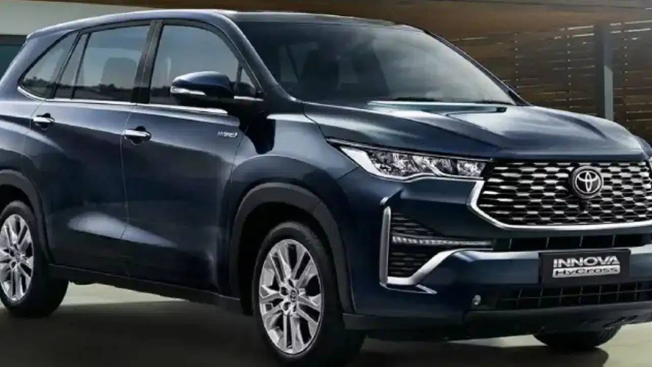 टोयोटा आणणार Innova Hycross चे नवीन मॉडेल; टेस्टिंग दरम्यान दिसली नवी झलक, होणार मोठे बदल टोयोटा आणणार Innova Hycross चे नवीन मॉडेल; टेस्टिंग दरम्यान दिसली नवी झलक, होणार मोठे बदल