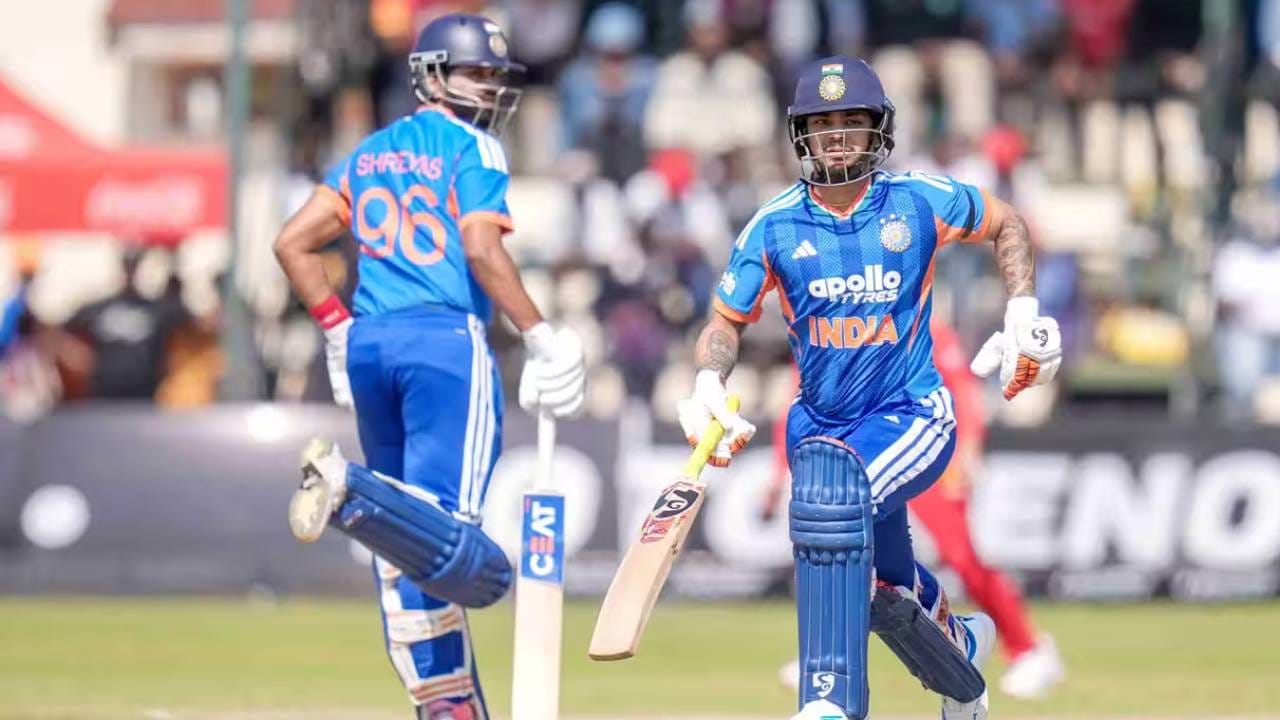 झिम्बाब्वेविरुद्धच्या दुसऱ्या टी20 सामन्यात इशान किशनने 81 धावांची खेळी केली. त्याने या खेळीत 8 चौकार आणि 2 षटकार मारले. इशानचं शतक फक्त 19 धावांनी हुकलं. पण या त्याने 81 धावांची खेळी करत विराट कोहलीला मागे टाकलं आहे. (Photo: BCCI)