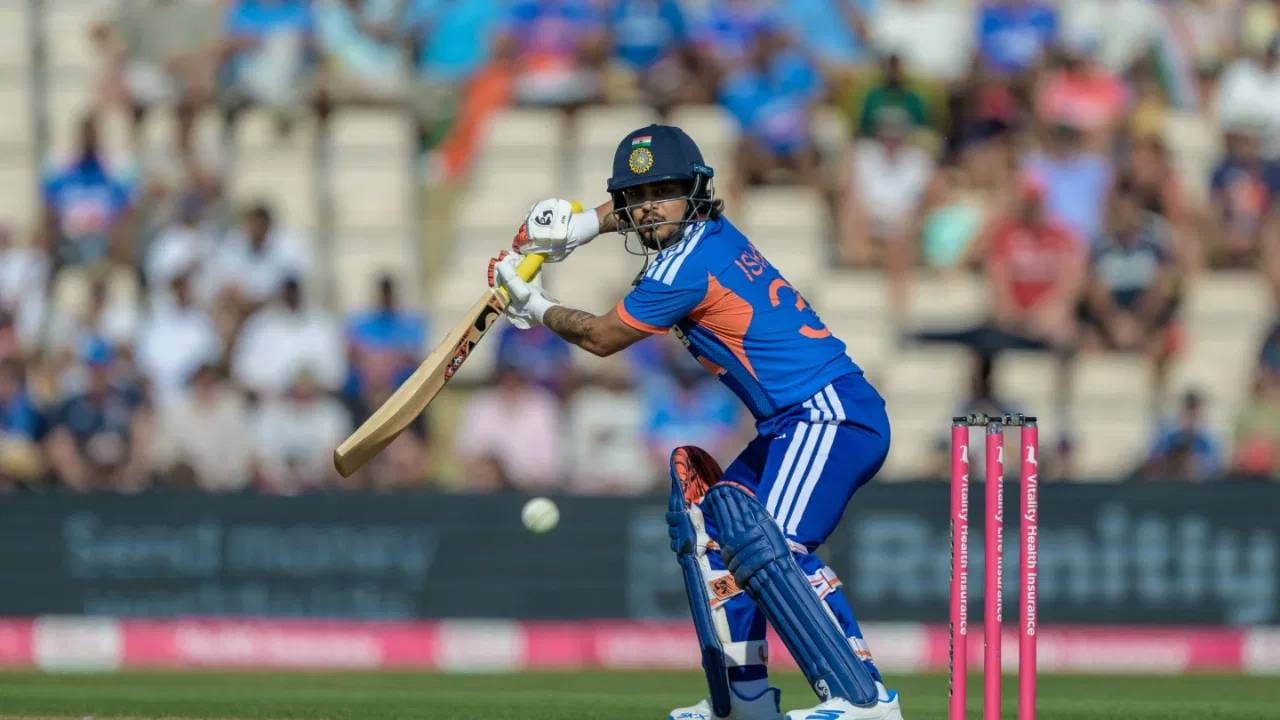 इशान किशनने झिम्बाब्वे दौऱ्यातील तीन टी20 सामन्यात 48.33 च्या सरासरीने 145 धावा केल्या होत्या. यावेळी त्याचा स्ट्राईक रेट हा 154 पेक्षा जास्त होता. या मालिकेतील कामगिरीमुळेच त्याचे रेटिंग पॉइंट वाढले आहेत. (Photo: PTI)