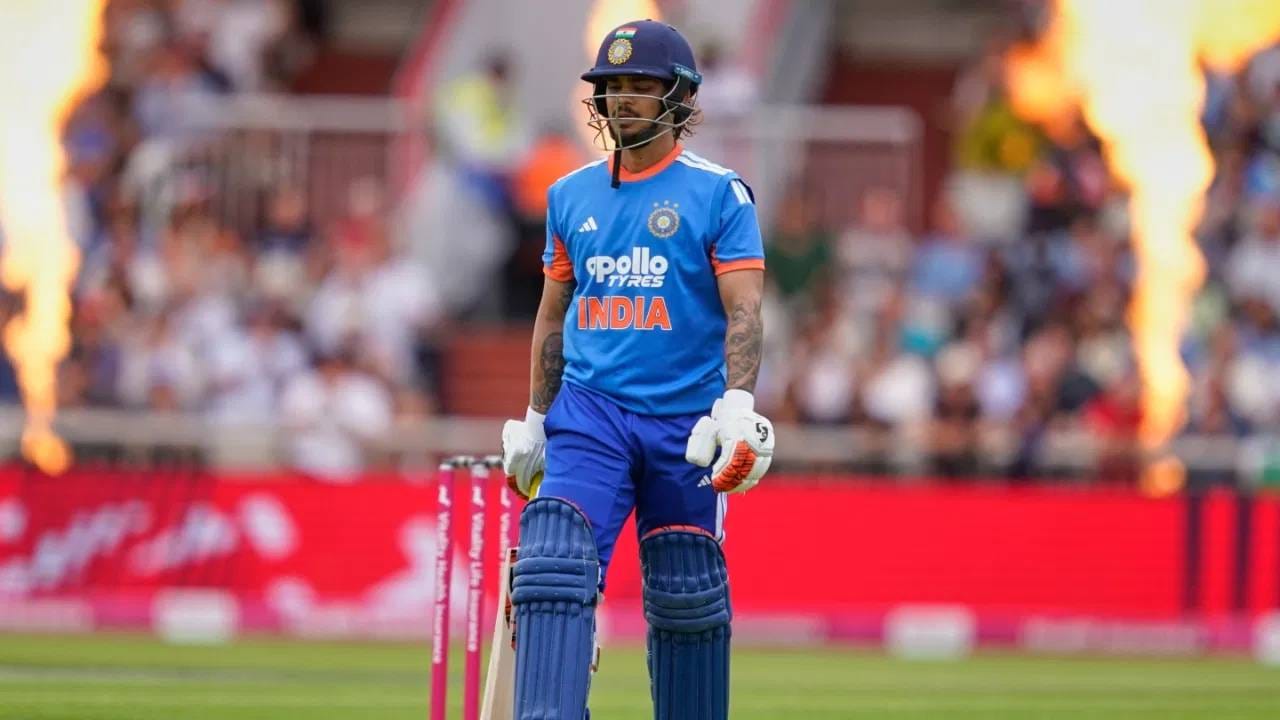 अभिषेक शर्मा टी20 आयसीसी रँकिंगमध्ये सर्वाधिक रेटिंग पॉइंट मिळवणारा भारतीय खेळाडू आहे. त्याने 931 रेटिंग पॉइंट मिळवले होते. पण आता त्याचा फॉर्म काही खास नाही. त्यामुळे रँकिंगमध्ये तिसऱ्या स्थानावर घसरला आहे. (Photo: PTI)