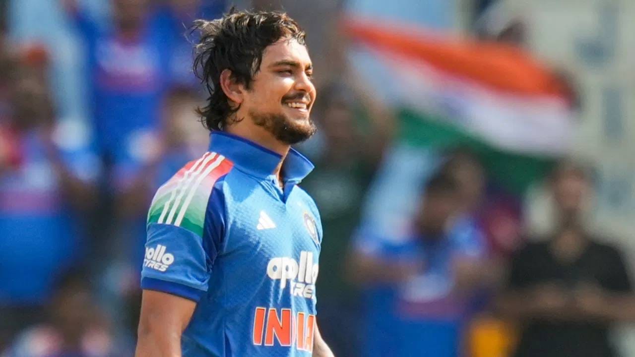 इशान किशन आयसीसी टी20 क्रमावारीत अव्वल स्थानी आहे. विशेष म्हणजे त्याचे रेटिंग पॉइंट 916 आहेत. भारतीय क्रिकेटच्या इतिहासात आतापर्यंत फक्त चार खेळाडूंना 900हून अधिक रेटिंग पॉइंट मिळवता आले आहेत. (Photo: PTI)