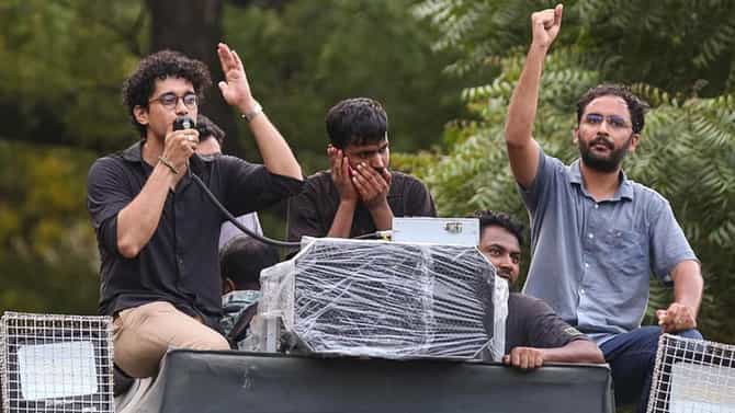कॉकरोच जनता पार्टीची थेट धमकी, सरकारची उडाली झोप, एका पोस्टने पळता भुई कमी..