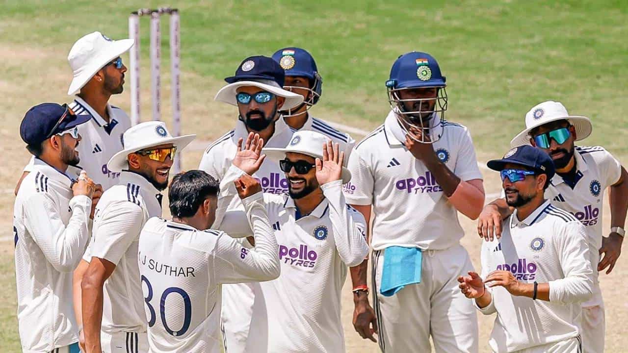भारतीय संघ श्रीलंका दौऱ्यावर जाणार असून दोन सामन्यांची कसोटी मालिका खेळणार आहे. यासाठी भारतीय संघाची घोषणा झाली असून 15 ऑगस्टला पहिला सामना आहे. ही कसोटी मालिका भारताचा स्टार यष्टीरक्षक-फलंदाज केएल राहुलसाठी खूप खास असणार आहे. (Photo: PTI)