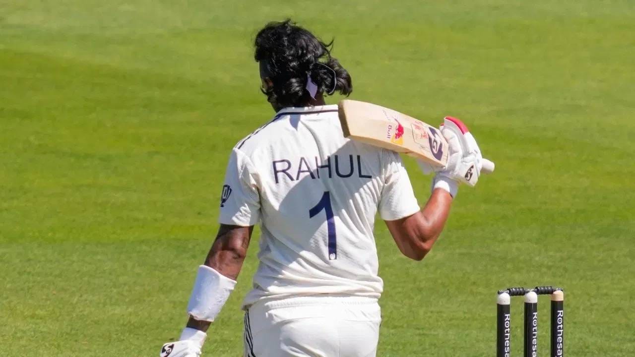 आंतरराष्ट्रीय क्रिकेटमध्ये एकही षटक किंवा चेंडू न टाकता सर्वाधिक धावा करणाऱ्यांच्या यादीत राहुल सध्या अव्वल स्थानी आहे. अजिंक्य रहाणे 8414 धावांसह दुसऱ्या स्थानावर आहे. ऋषभ पंत 5637 धावांसह तिसऱ्या स्थानावर आहे. (Photo: PTI)