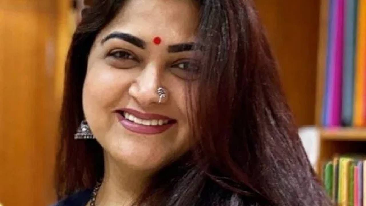 खुशबू सुंदर यांनी वर्ष २००० मध्ये चित्रपट दिग्दर्शक सुंदर सी यांच्याशी लग्न केले. दोघांची ओळख चित्रपटांमध्ये एकत्र काम करताना झाली होती. आज त्यांना दोन मुली आहेत आणि हे लग्न तमिळ चित्रपट उद्योगातील सर्वात मजबूत सेलिब्रिटी विवाहांपैकी एक मानले जाते. चित्रपटांत लीड भूमिका कमी झाल्यानंतर त्यांनी दूरदर्शनकडे मोर्चा वळवला. त्यांनी अनेक प्रसिद्ध रिअलिटी शो होस्ट केले, जजची भूमिका निभावली आणि पतीसोबत मिळून टीव्ही मालिका आणि चित्रपटांचे उत्पादनही सांभाळले.