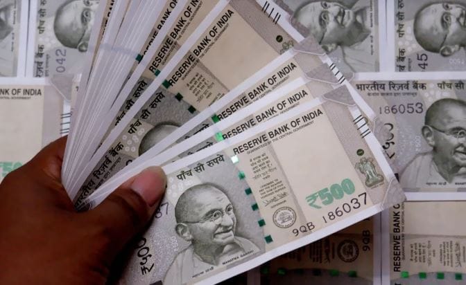 दरम्यान, जुलै महिन्याचे पैसे नेमके कधी मिळणार, याबाबत सरकारने अद्याप कोणतीही अधिकृत माहिती दिलेली नाही. त्यामुळे लाडक्या बहिणींनी शासकीय अधिकृत माहितीकडेही लक्ष द्यावे, असे आवाहन करण्यात आले आहे. 