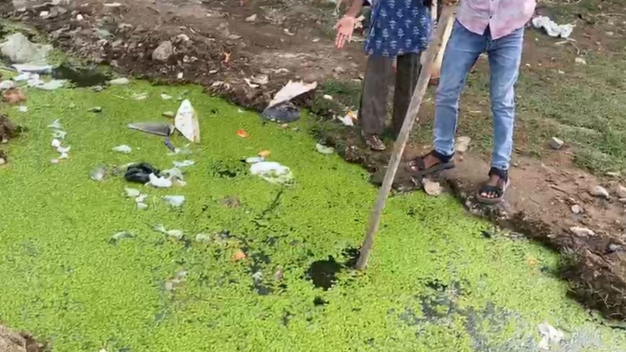 Pune : खेळता खेळता सोहमचा पाय घसरला अन् कळलंच नाही... ठेकेदाराच्या हलगर्जीपणाने घेतला चिमुकल्याचा जीव Pune : खेळता खेळता सोहमचा पाय घसरला अन् कळलंच नाही... ठेकेदाराच्या हलगर्जीपणाने घेतला चिमुकल्याचा जीव