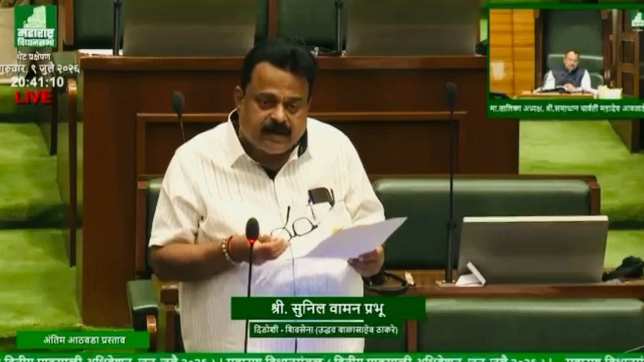 बदलीनंतरही पदावर कायम, विधानसभेत मुद्दा गाजला, ठाकरे सेना आक्रमक बदलीनंतरही पदावर कायम, विधानसभेत मुद्दा गाजला, ठाकरे सेना आक्रमक