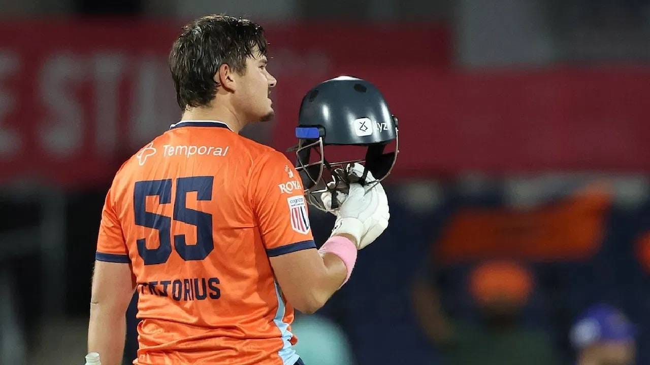 एमआय न्यूयॉर्कने विजयासाठी ठेवलेलं 144 धावांचं लक्ष्य गाठताना सॅन फ्रान्सिस्को युनिकॉर्न्सच्या युवा सलामीवीर लुहान-ड्रे प्रिटोरियसने आक्रमक सुरूवात केली. पहिल्याच षटकापासून एमआय न्यूयॉर्कच्या गोलंदाजांवर हल्ला चढवला. प्रिटोरियसने 5 षटकार आणि 10 चौकारांसह 52 चेंडूंमध्ये आपले शतक पूर्ण केले. (PC: MLC)