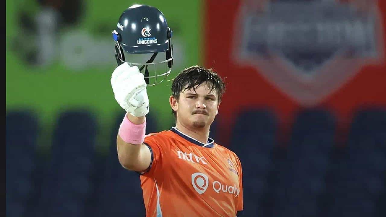 मेजर लीग क्रिकेट स्पर्धेच्या 23व्या सामन्यात एक नवीन विश्वविक्रम नोंदवला गेला आहे. हा विश्वविक्रम दक्षिण अफ्रिकेच्या लुहान ड्रे प्रिटोरियस याने नोंदवला आहे. कमी धावांचा पाठलाग करताना त्याने शतक ठोकलं. (PC: MLC)