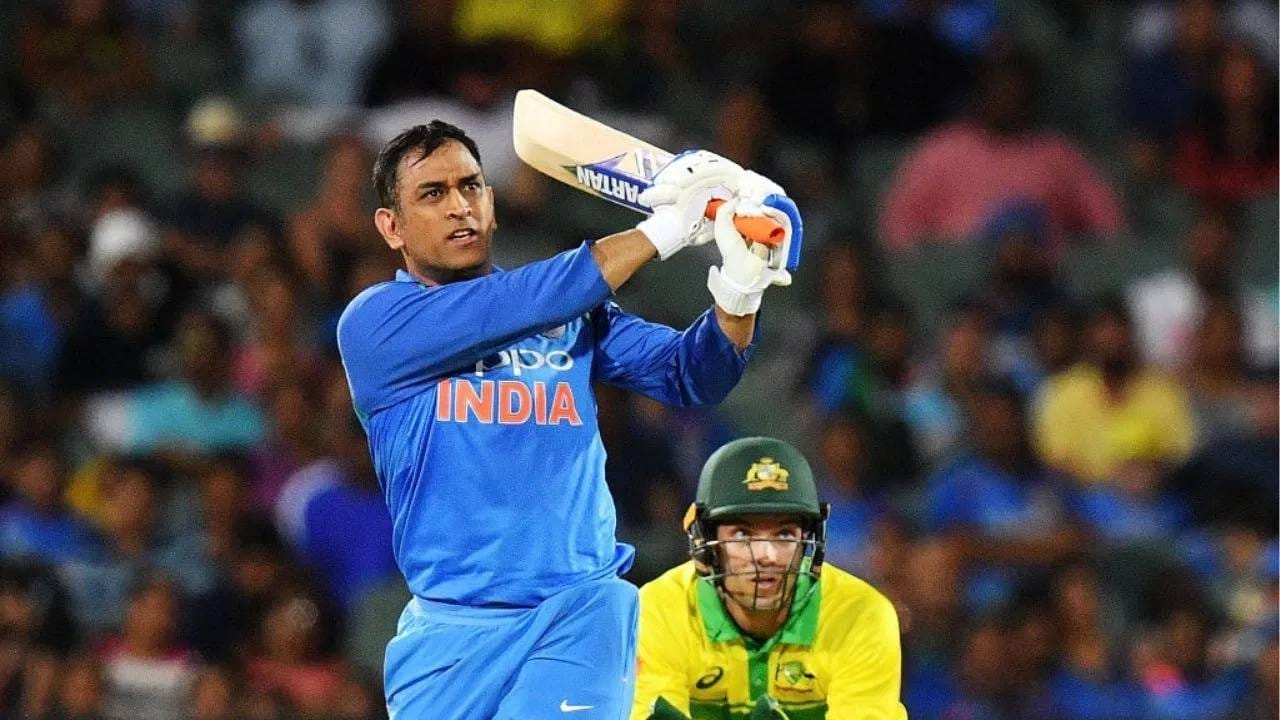 चेन्नई सुपर किंग्समध्ये खेळताना धोनीसोबत ड्रेसिंग रूम शेअर करणाऱ्या रायडूने त्याच्या जन्मदिनी याबाबतचा खुलासा केला आहे. अंबाती रायडूने सांगितलं की जगभरातील कोट्यवधी चाहत्यांच्या मनावर राज्य करणाऱ्या धोनीला खरं तर मैदानातील गोंगाट आवडत नाही. (PHOTO CREDIT- GETTY)