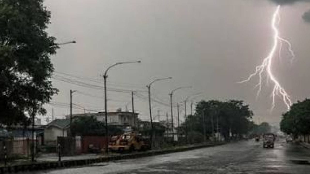 weather update : पाऊस आलारे, अतिमुसळधार पावसाचा इशारा, या जिल्ह्यांना हाय अलर्ट weather update : पाऊस आलारे, अतिमुसळधार पावसाचा इशारा, या जिल्ह्यांना हाय अलर्ट