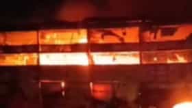 बसला मोठी आग, धक्कादायक घटना, तब्बल 7 लोक जिवंत जळाले, 22 जण...