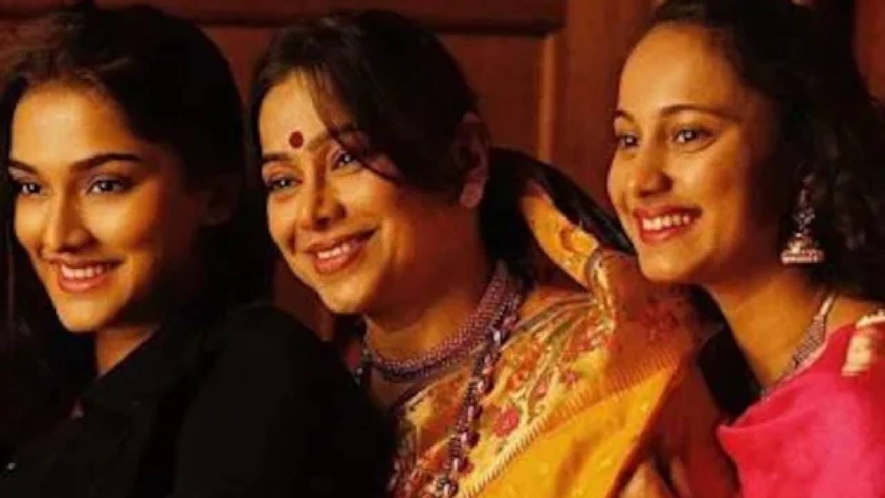 मेधा मांजरेकर यांचा आज वाढदिवस आहे. त्यानिमित्ताने त्यांच्या दोन्ही मुली सई मांजरेकर आणि गौरी इंगवले दोघीही भावूक झाल्या आहेत. त्यांनी आईसाठी खास पोस्ट शेअर केली आहे.